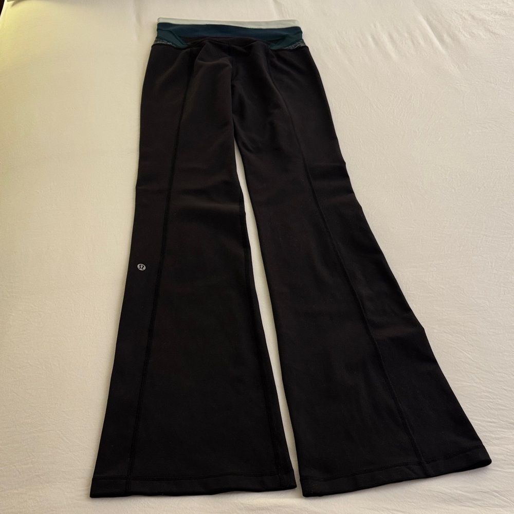 Lululemon black wide leg extra tall size 4 workout pants